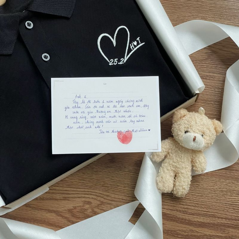 Set đồ đôi áo polo nam & váy có cổ nữ thêu moni theo yêu cầu làm quà tặng kỷ niệm, sinh nhật vải cotton cao cấp
