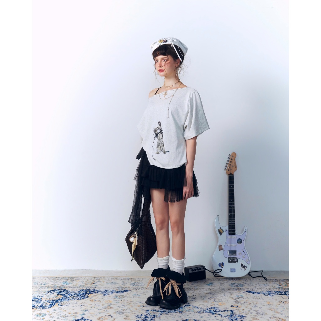 Cheeky Meow Top - Remmus | Áo trễ vai form oversize in mèo đính kèm kèm nơ