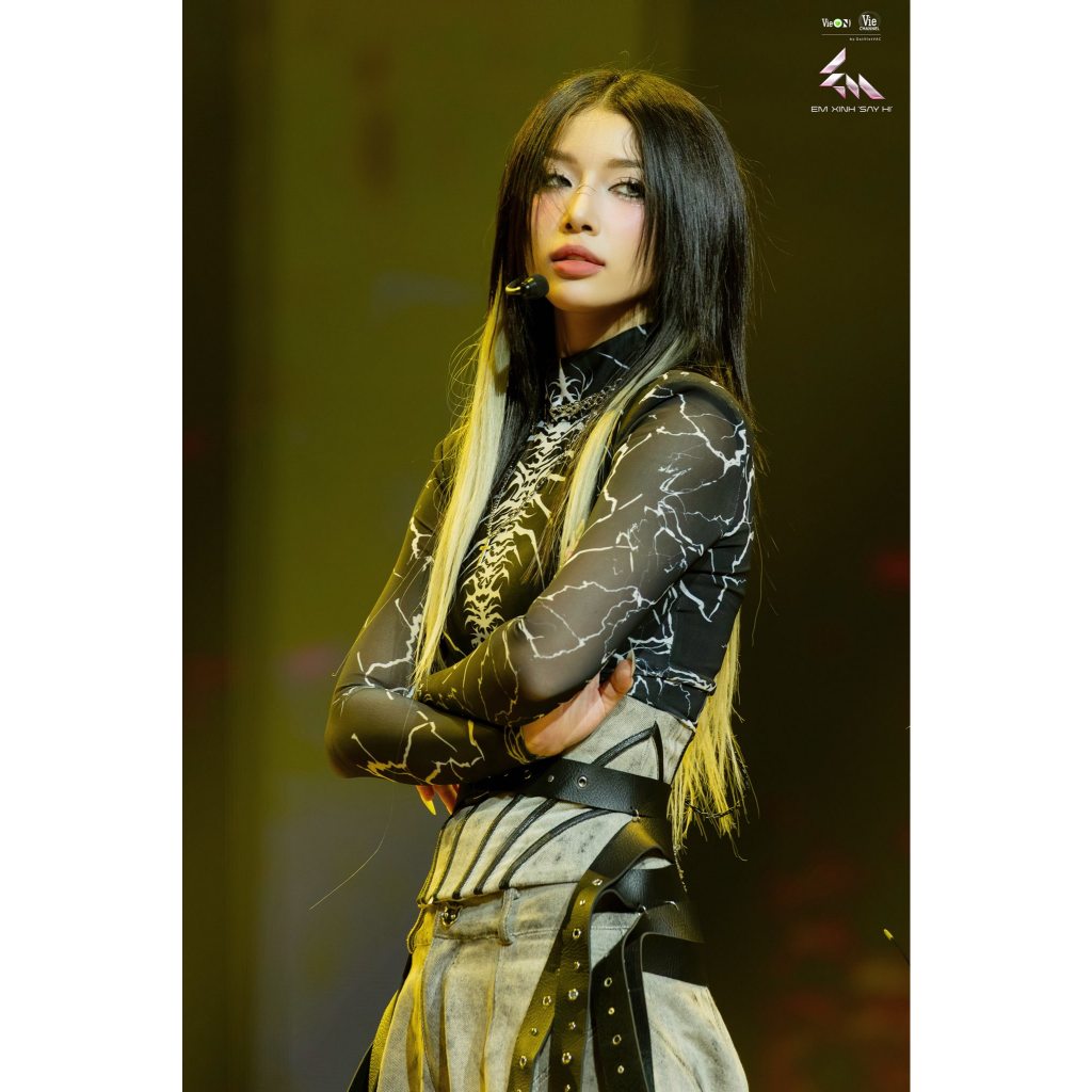 COMBO LOMO CARD BO GÓC EM XINH LYHAN NHIỀU MẪU KHÔNG TRÙNG