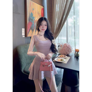 Đầm ba lỗ len xoè