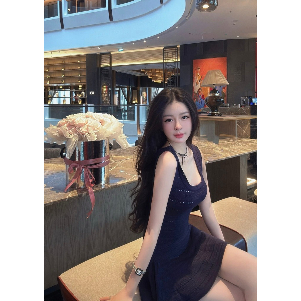 Đầm ba lỗ len xoè