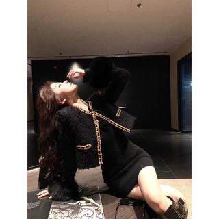 Áo khoác dạ lông nữ form croptop viền kim tuyến tay lông sang trọng