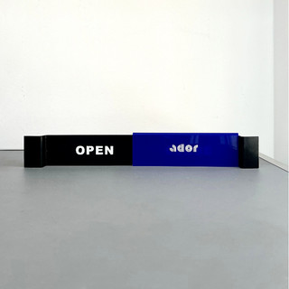 Biển Đóng Mở Cửa ADOR In Logo, Biển Đóng Mở Cửa Kim Loại Dán Kính, Biển Open Close Dán Kính