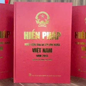 Sách - Hiến pháp (Bìa cứng) Phiên bản giới hạn