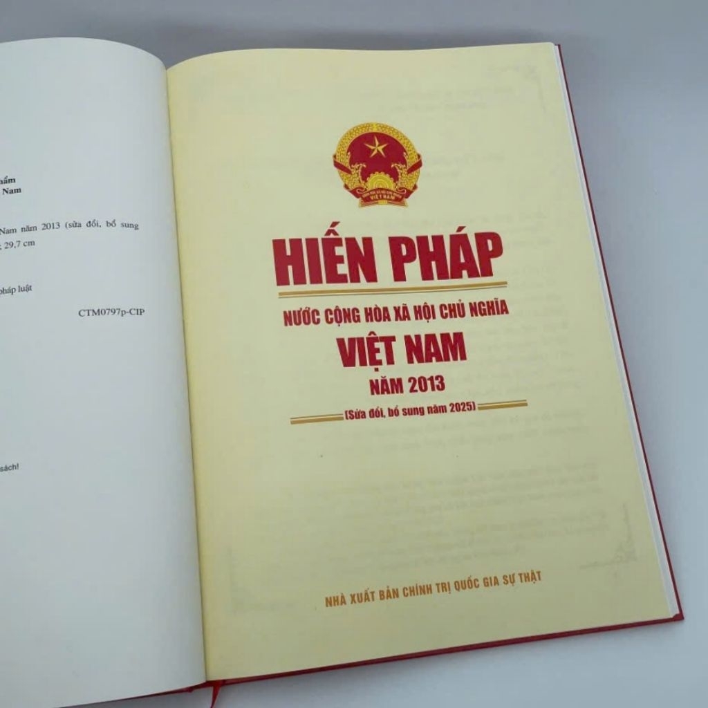 Sách - Hiến pháp (Bìa cứng) Phiên bản giới hạn