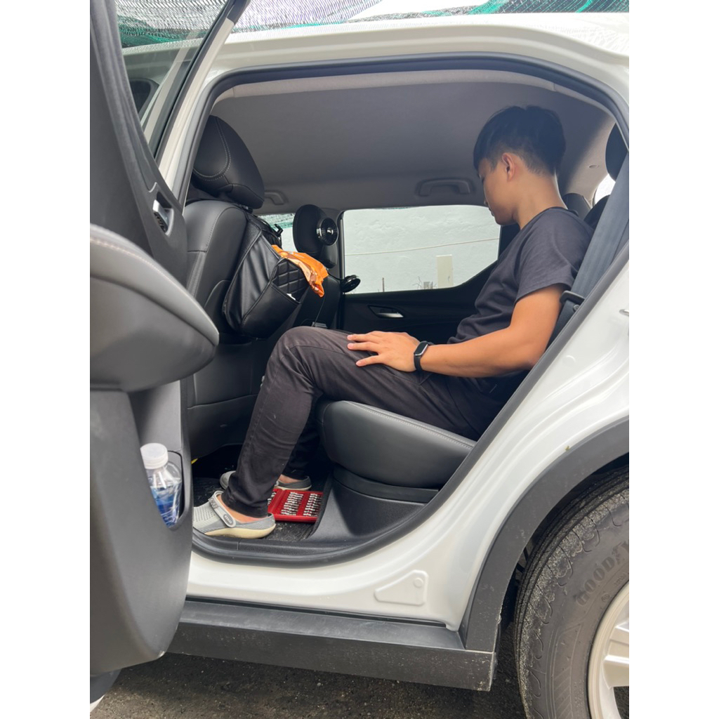 nâng ghế hàng 2 xe vf5