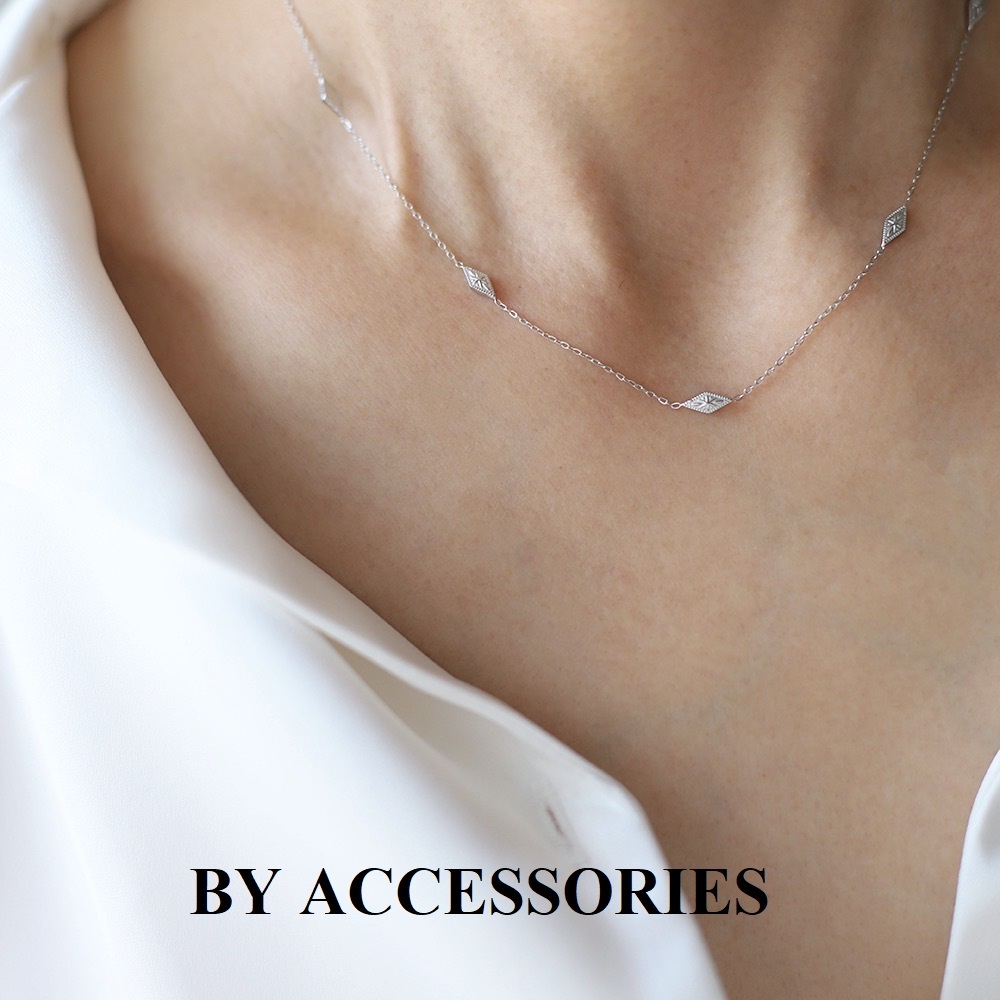 Dây chuyền nữ titan chuỗi xích mảnh phối mặt hình thoi khắc ngôi sao mạ vàng 18K không gỉ WN2535