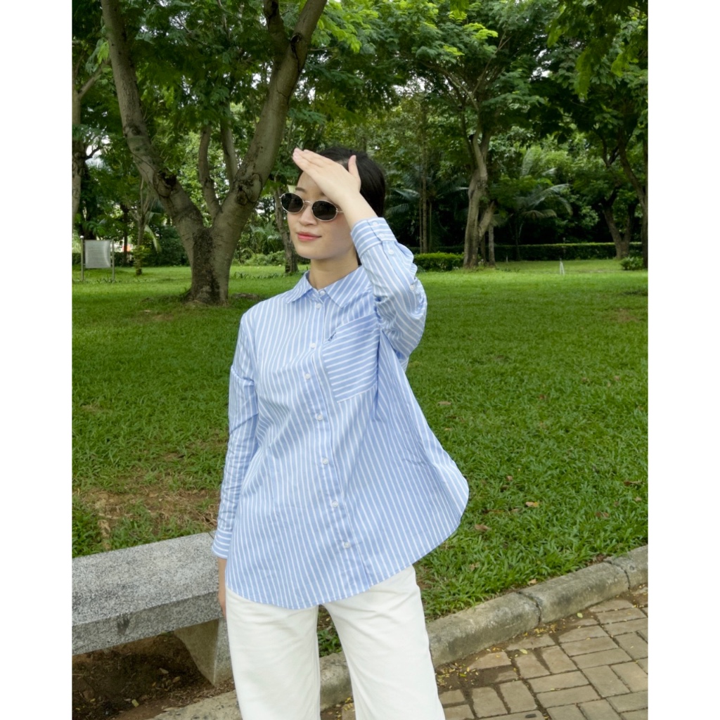 TheBlueTshirt - Áo sơ mi kẻ sọc dài tay phom rộng cho nữ - New Pocket Oversize Shirt - Women