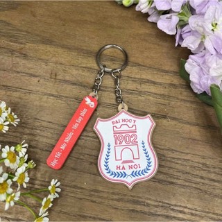 Móc khóa trường Đại học 2 chi tiết gồm logo và slogan