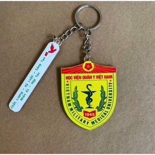 Móc khóa trường Đại học 2 chi tiết gồm logo và slogan