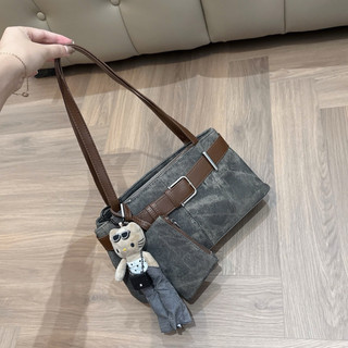 Hàng QC - Túi Kẹp Nách Dạ Đai Ngang Kèm Charm Cá Tính