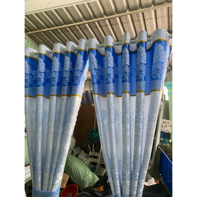 Gấm hoa văn màu xanh , giá của 1 tấm rèm căng thẳng ( chua bao gồm thanh treo) vải polyster 2 lớp cản nắng 70%