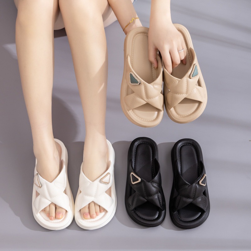 Dép nữ thời trang, sandal nữ quai chéo đính khuyên tam giác, bằng nhựa mềm, êm, bềm, không mùi.