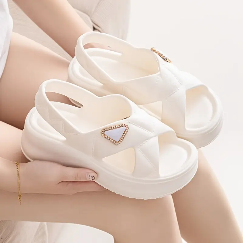 Dép nữ thời trang, sandal nữ quai chéo đính khuyên tam giác, bằng nhựa mềm, êm, bềm, không mùi.
