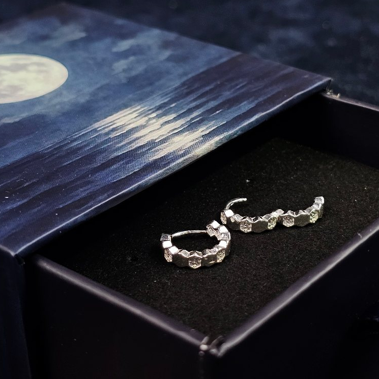 Khuyên tai bạc 925 dạng khoen thiết kế tổ ong đính đá Luna Jewelry