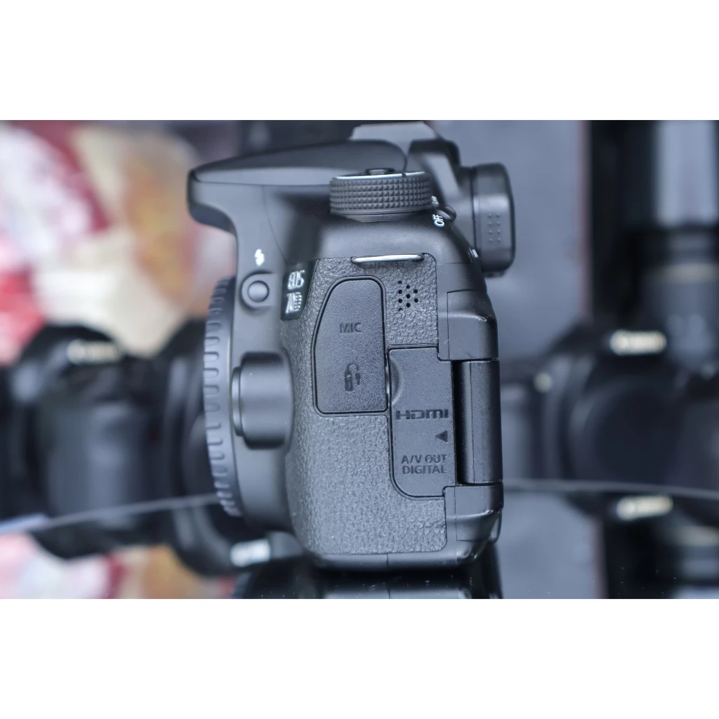 Bộ Máy ảnh Canon 70d + lens 17-85mm is usm (máy mới - màn xoay lật cảm ứng - 33k shot) Bảo hành 12 t