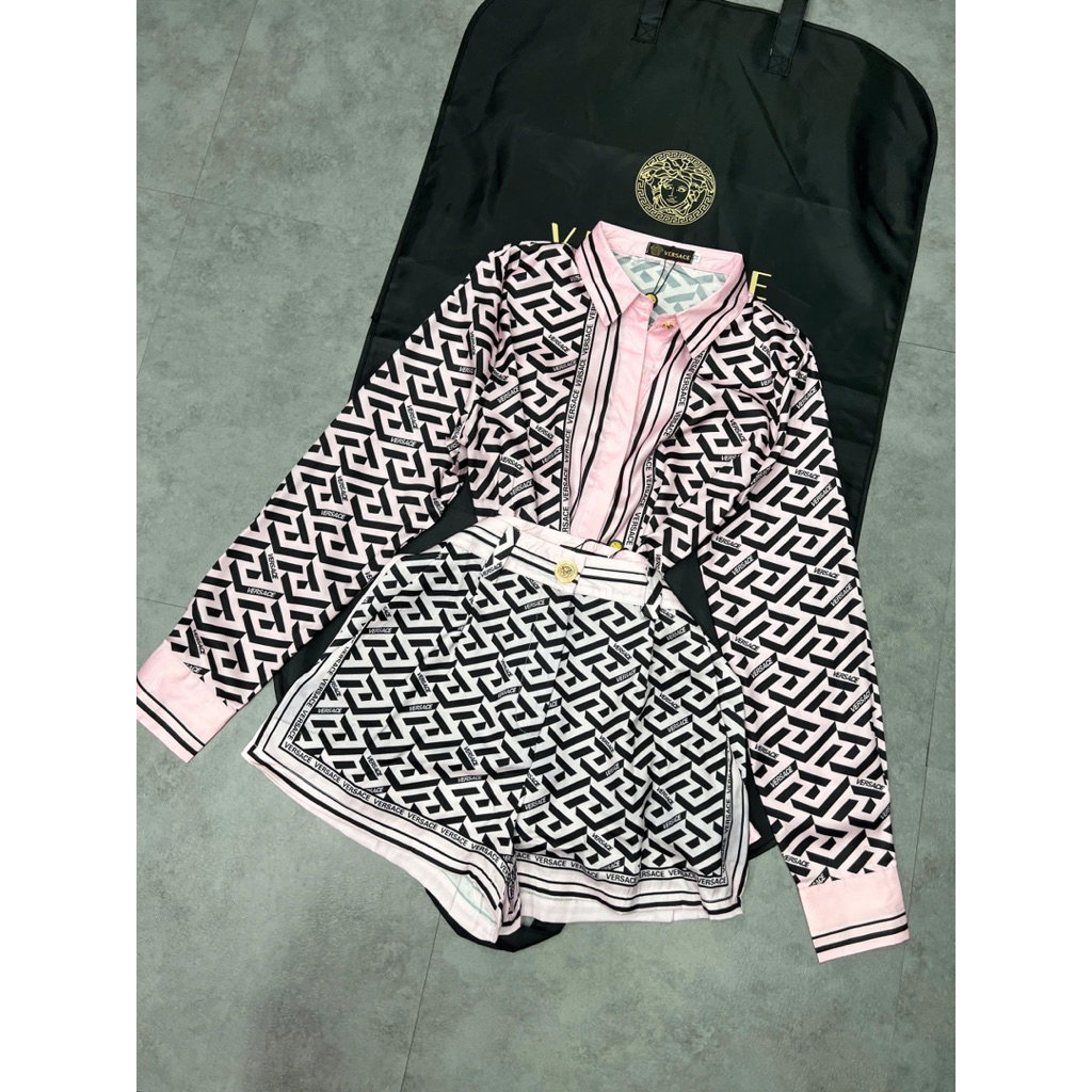 set áo sơ mi và quần short sọc hồng đen Versace