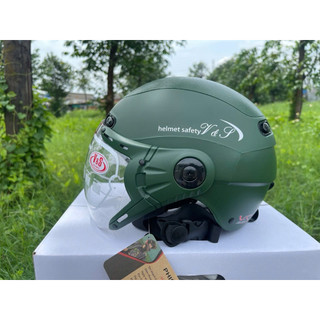 Mũ bảo hiểm 1/2 có kính Hãng V&S cứng cáp,kính được xử lí chất lượng,phù hợp cả nam và nữ nhiều mầu lựa chọn