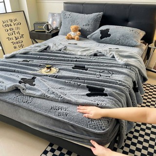 Bộ nỉ nhung sữa 4 món gấu chữ họa tiết ngộ nghĩnh kèm chăn nỉ nhung dày dặn kích thước 2m3x2m