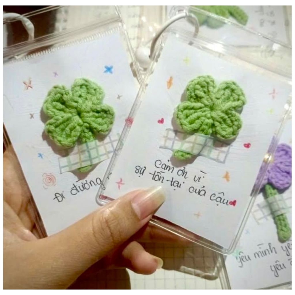 Thiệp Gắn Hoa Len, Thẻ Hoa Quà Tặng ( Thẻ Gắn Hoa Len , Cỏ 4 Lá , Cờ Đỏ /