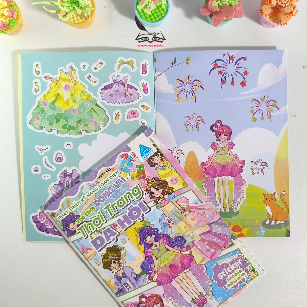 Sách Sticker Bóc Dán Thời Trang – Bộ Trò Chơi Đóng Vai Sáng Tạo Cho Bé (4 Chủ Đề)