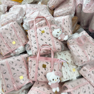 LS2528 Túi Xách Nữ Đeo Chéo Dáng Làn Kitty Mác Vuông Kèm Kitty Treo - Bản 4 Màu 2 Size