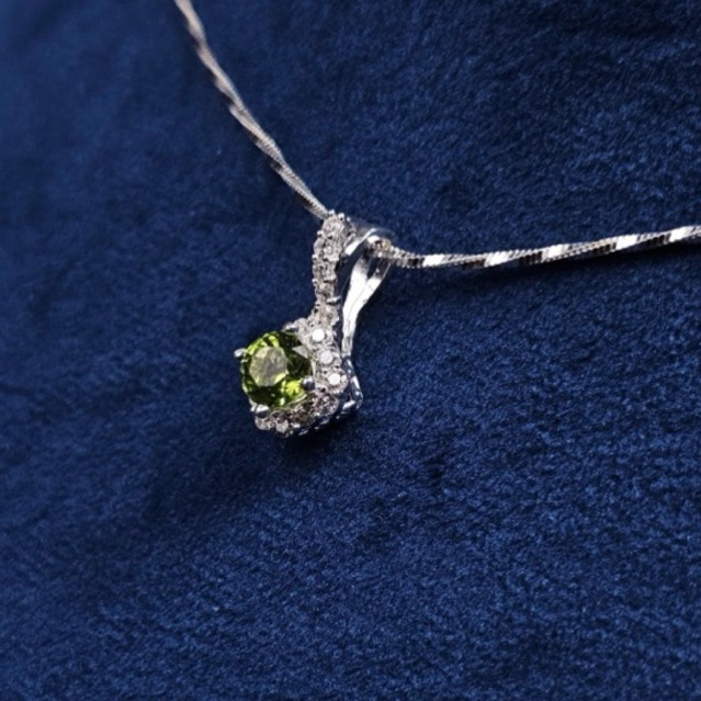 Mặt dây chuyền bạc 925 đính đá Peridot 5.5mm Luna Jewelry