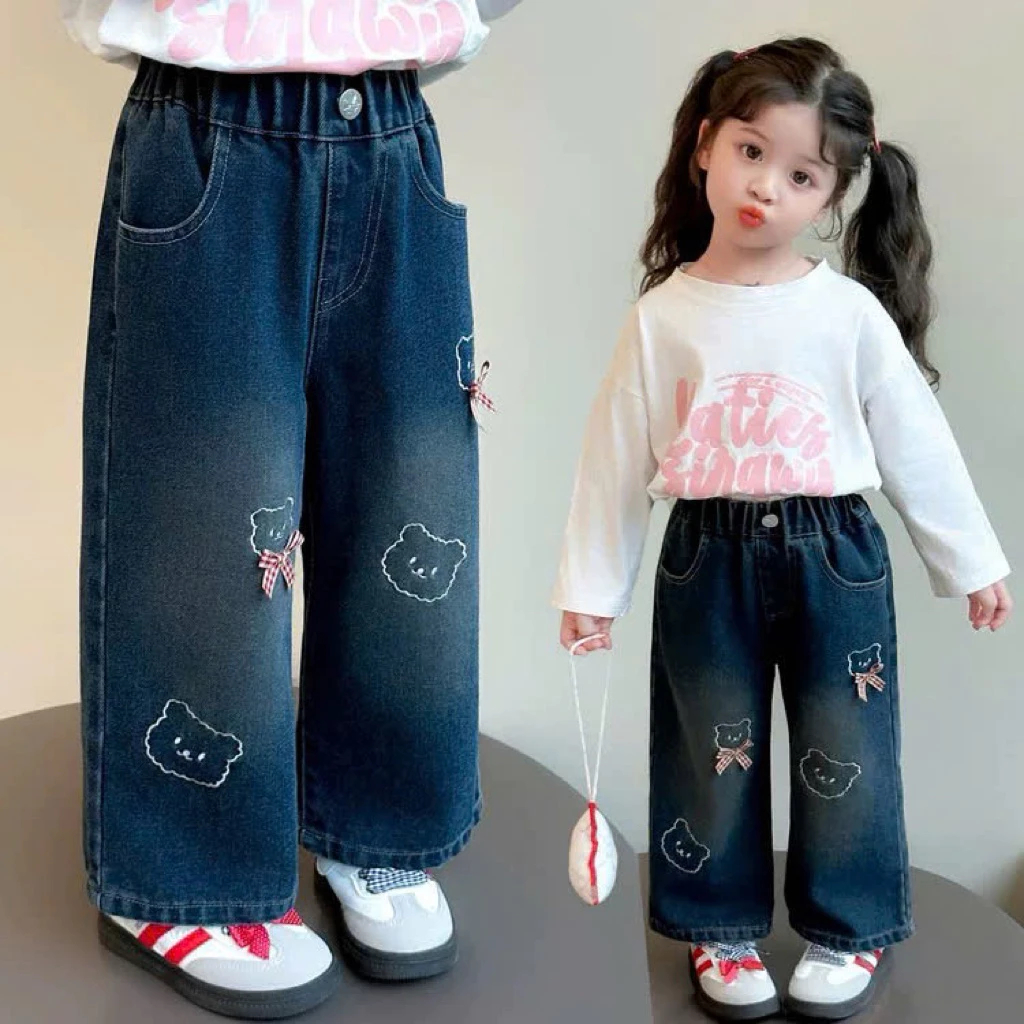 (12-30kg) Quần Bò Ống Rộng Hình Gấu Nơ Dễ Thương Cho bé gái