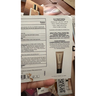 Kem nền Bare Minerals Complexion Rescue Tinted Moisturizer