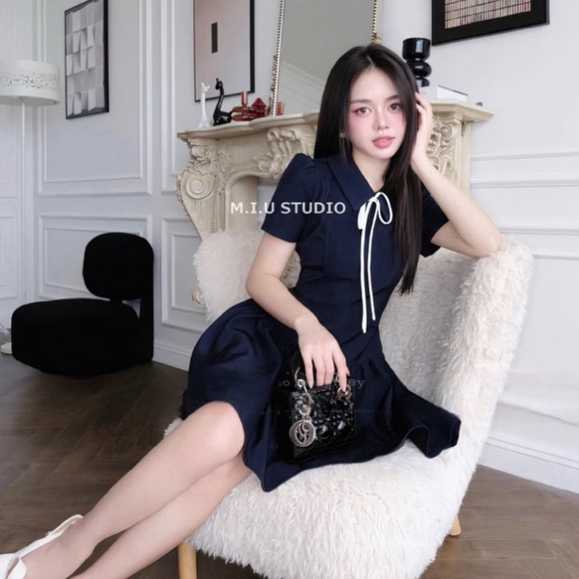 Váy thiết kế chéo ý ép mùng cộc tay thiết kế cổ thắt nơ MIU.STUDIO , Đầm nữ ngắn xoè cổ bẻ buộc nơ chiết eo tôn dáng