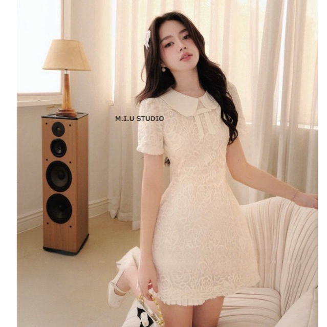 MIU.STUDIO • Đầm ren hoa nổi phối cổ sen đính nơ sang chảnh, Váy nữ tay ngắn phối viền dập ly tiểu thư