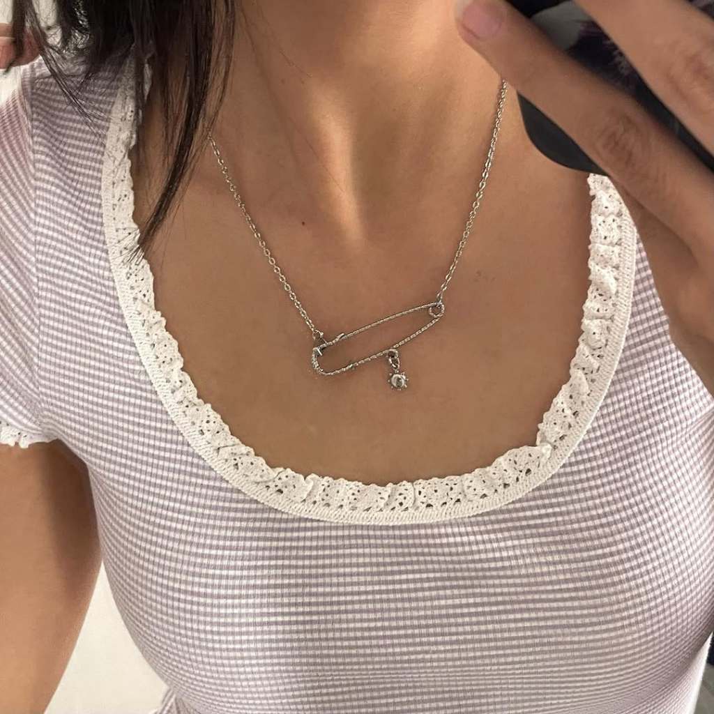 Vòng cổ Đi giữa trời rực