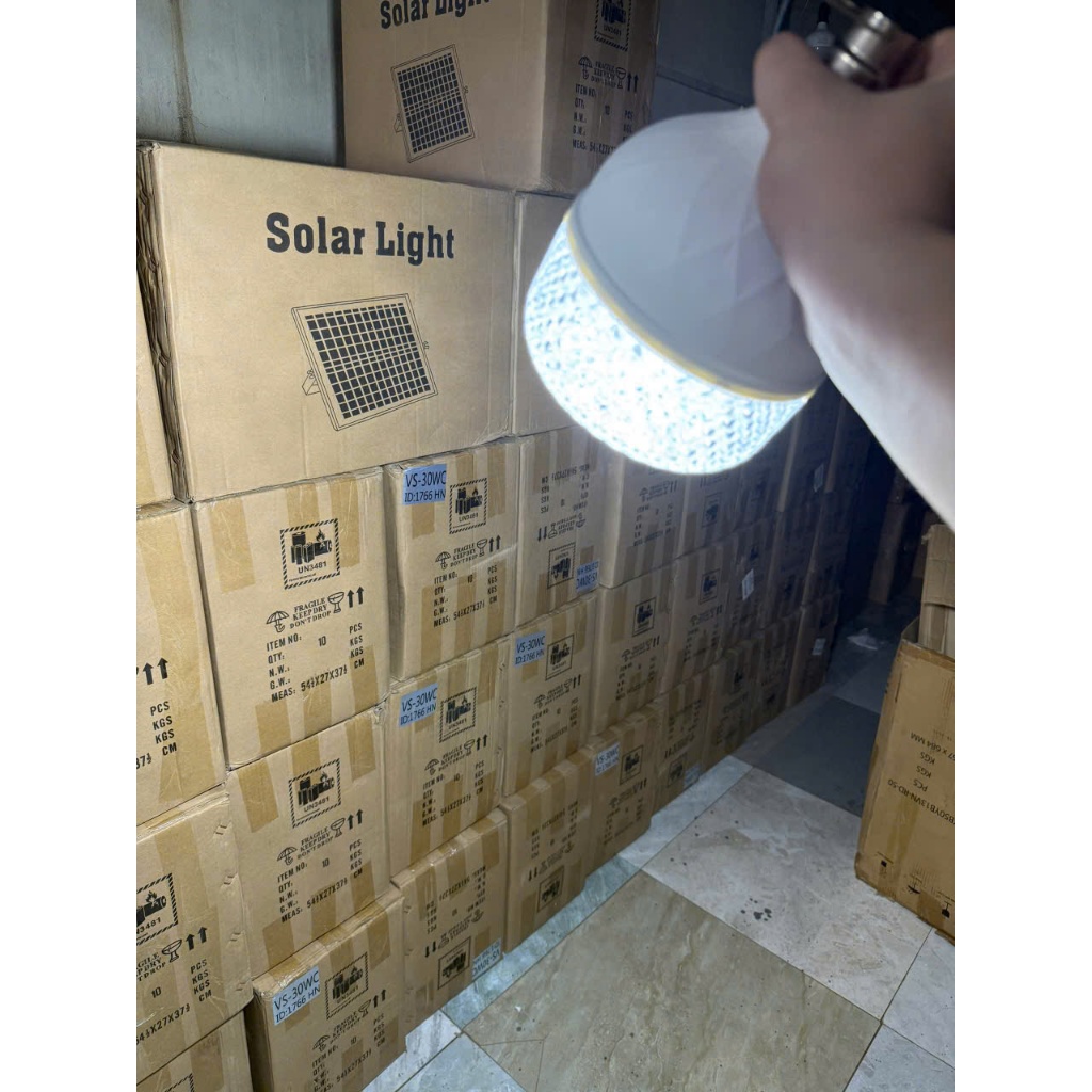 Đèn mới 2025-Đèn Búp Kim Cương Năng Lượng Mặt Trời 300W | 3 Chế Độ Màu Siêu Sáng, Chiếu Sáng Cả Đêm