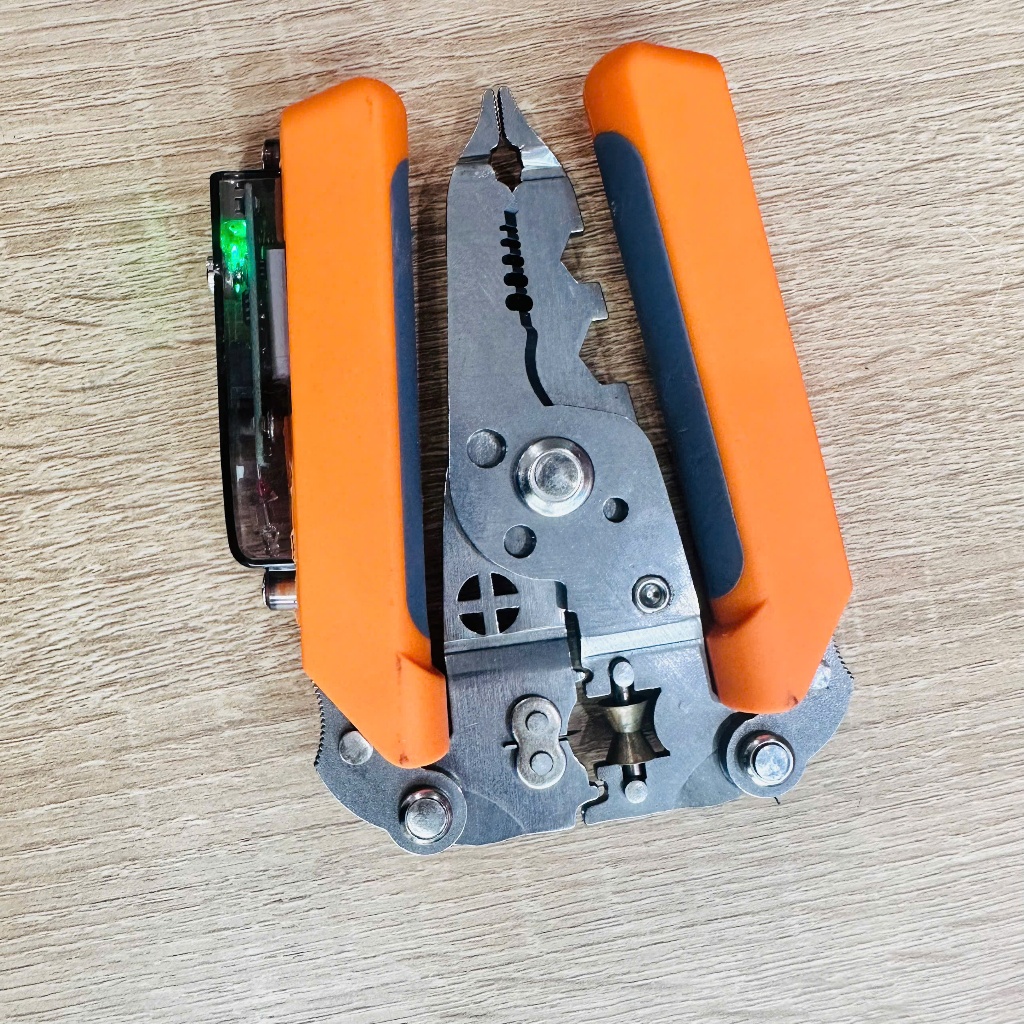 Kìm Tuốt Dây Đa Năng Có Đèn 15 in 1 Kapusi K9106 – Cắt, Tuốt, Bấm, Tách Dây, Cắt Dây Thép, Thử Điện