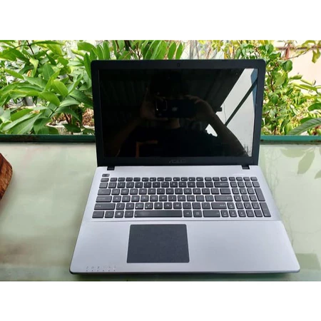 Laptop Cũ Asus X550LB Core I5-4200U/ Ram 4GB/ SSD 120GB VGA Nvidia GeForce GT 740M(2GB) LCD 15.6'' inch (Mặt A Trầy)