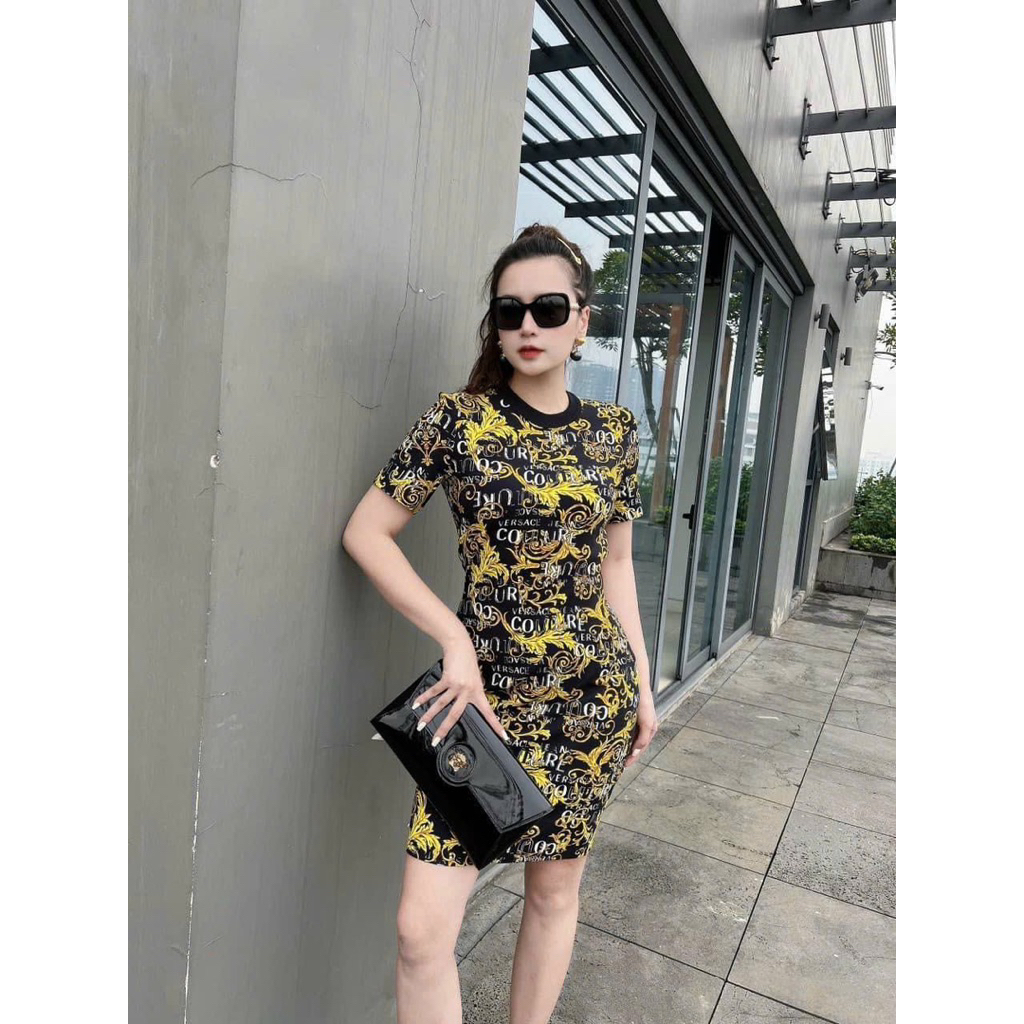 Áo thun nữ chữ Versace
