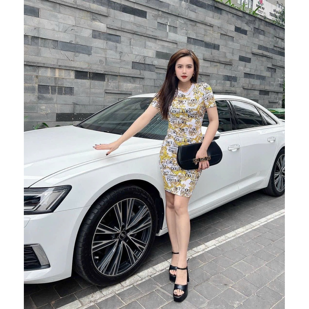 Áo thun nữ chữ Versace