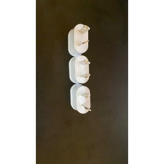 1 phích chuyển sang 2 chân chéo sử dụng ở Úc, Trung Quốc, New Zealand và Mỹ