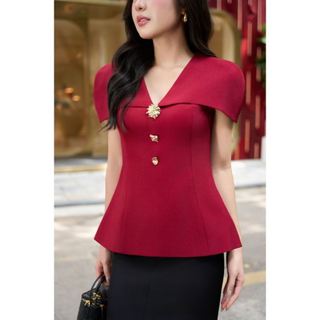 [SALE 50% OUTLET ITEM] Áo Peplum Cổ V Thiết Kế Tôn Eo Đính Cúc Kim Loại SOLIIN Đỏ/Đen Thanh Lịch Công Sở CELIA TOP