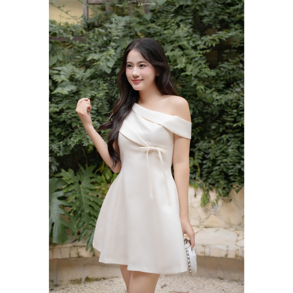 Đầm Lệch Vai Chân Đổ 1S60.2508K – Váy Ngắn Dự Tiệc, Đi Chơi, Đi Làm – Phong Cách Modern Romantic Thiết Kế Bởi JM Dress