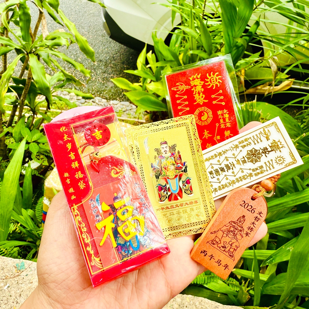 [TÔI RẺ] Combo Trọn Bộ Set 5 Món Thái Tuế 2026 : Túi Thái Tuế - Móc Khóa - Kim Bài - Thẻ Thái Tuế Đỏ - Phù