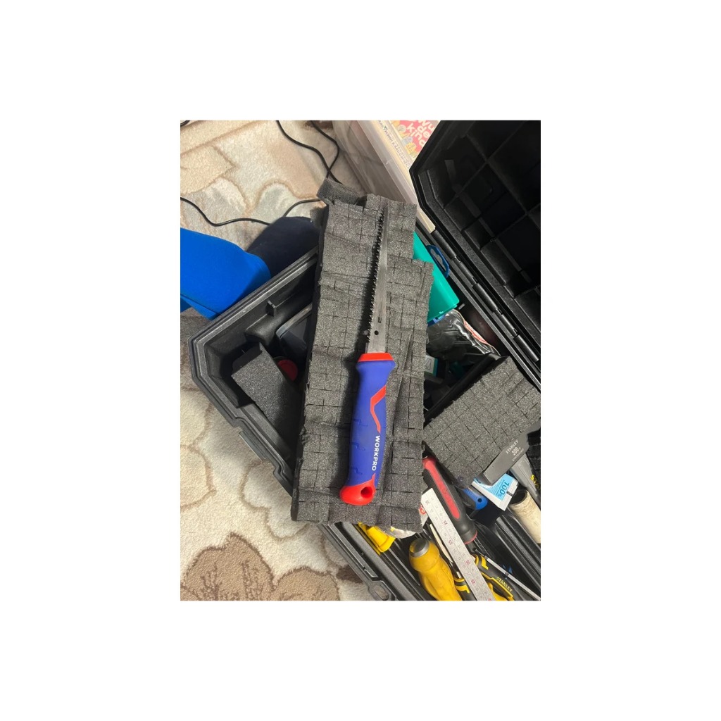 Cưa cầm tay WORKPRO WP215016 có đầu nhọn (dạng kiếm) kích thước 150mm (6 inch), lưỡi cưa bằng thép 65Mn. Hàng chính hãng