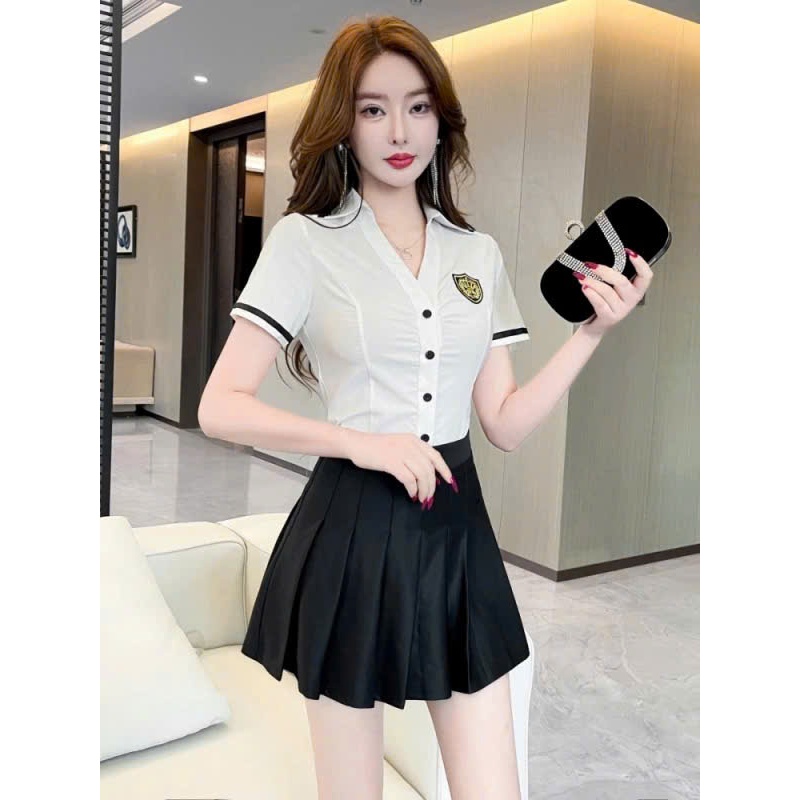 Set Đồ Nữ Sơ Mi Trắng Cúc Trước Kết Hợp Chân Váy Xếp Ly Đen – Thiết Kế Tiểu Thư Sang Xinh Hack Dáng