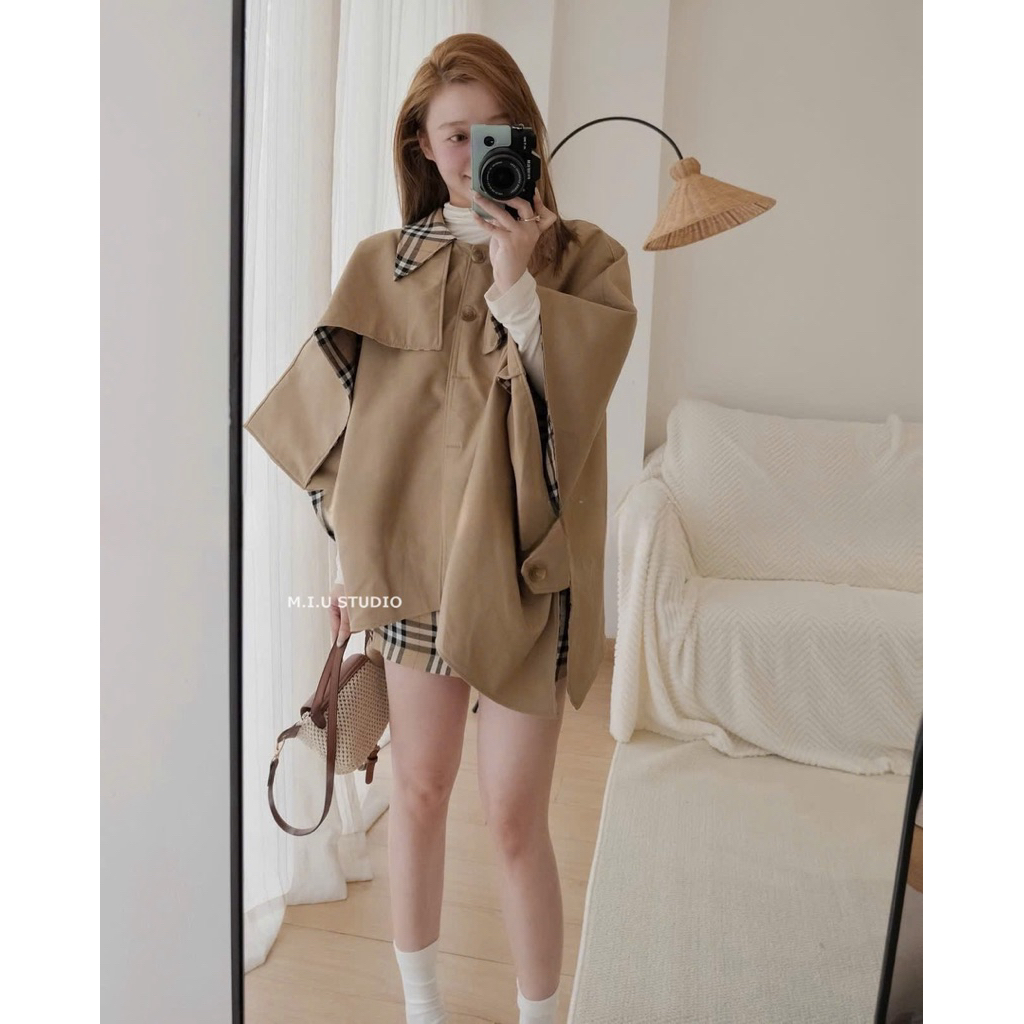 Set 2 món : Áo khoác choàng kaki thiết kế tay cánh tiên phối hoạ tiết kẻ sọc kèm chân váy ngắn chữ A tiểu thư sang chảnh
