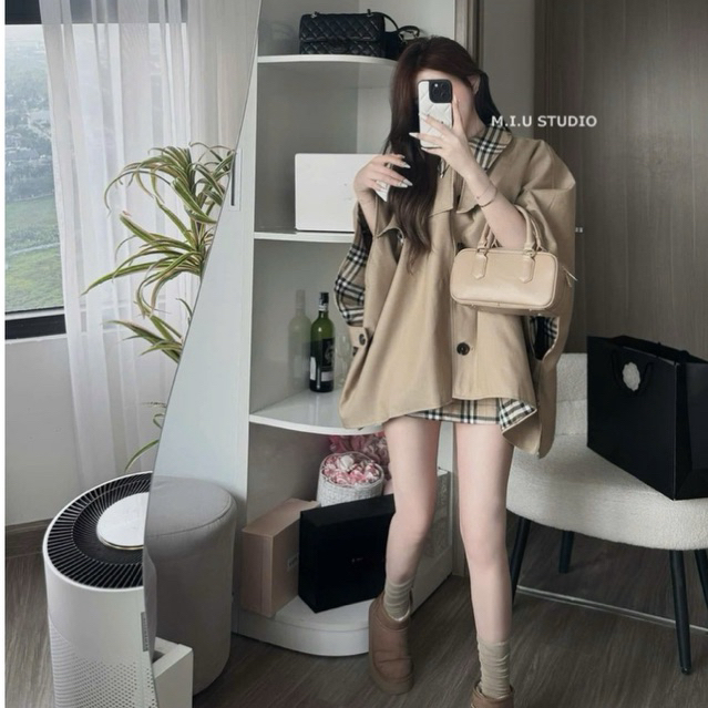 Set 2 món : Áo khoác choàng kaki thiết kế tay cánh tiên phối hoạ tiết kẻ sọc kèm chân váy ngắn chữ A tiểu thư sang chảnh