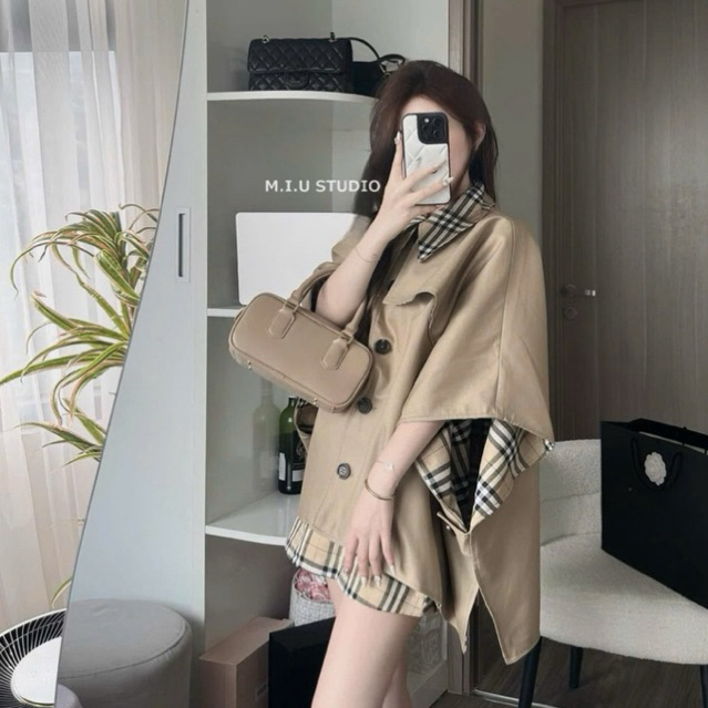 Set 2 món : Áo khoác choàng kaki thiết kế tay cánh tiên phối hoạ tiết kẻ sọc kèm chân váy ngắn chữ A tiểu thư sang chảnh