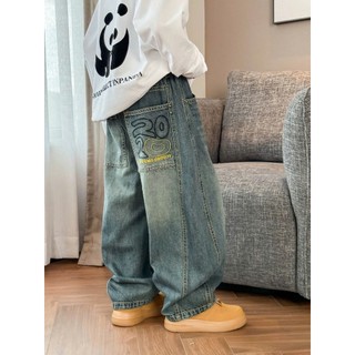 Quần Jean Ống Suông Rộng Cho Bé – Thêu Chữ Cá Tính – Size từ 20kg đến 50kg