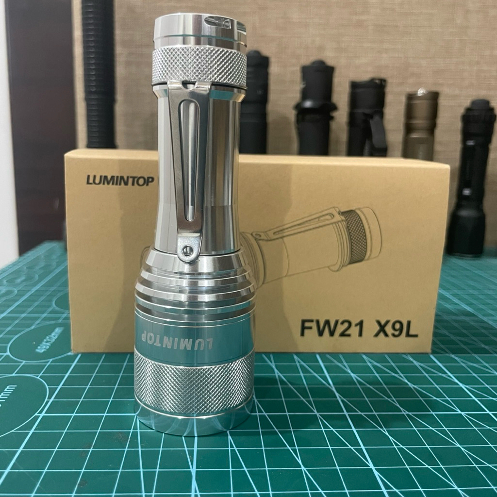 Lumintop FW21 X9L Đèn pin Led SBT90.2 Độ sáng 6500lm Xa 810m Pin