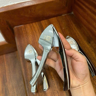 Dụng cụ ép tỏi rất nhanh chóng, tiện lợi, an toàn và dễ sử dụng