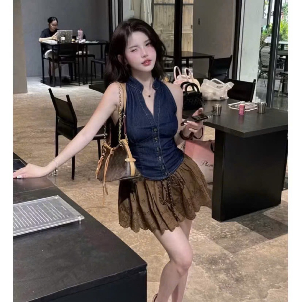 L342- sét váy jean kiểu, áo jean lụa cổ yếm đính nút sát nách phối váy bò vải Xô ren hoa lỗ dáng ngắn (38-55kg)